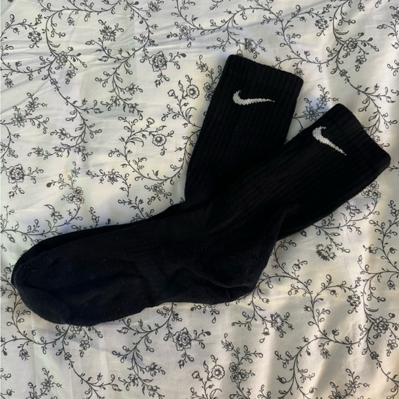Black Nike Crew Socks - Picture 1 of 4